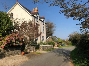 Goleufryn Abersoch has the main house and 2 barns